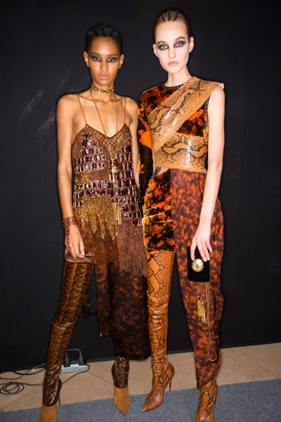 Look 11